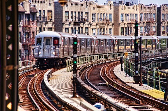Treno urbano nell’area di New York, esempio dei collegamenti ferroviari regionali