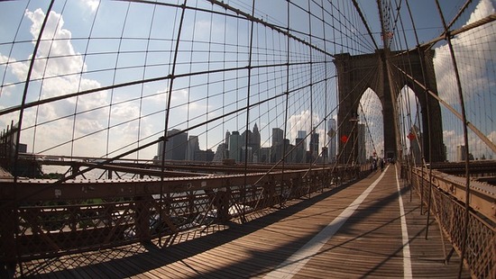 Brooklyn Bridge a New York, area da affrontare in bici con attenzione ai percorsi dedicati