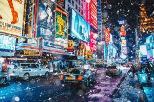 Times Square di notte: come viverla davvero tra luci, teatro e dettagli pratici che fanno la differenza